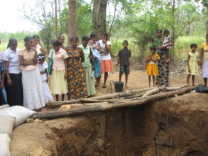 THELULLA JANAPODAYA PEOPLE BY WELL SITE